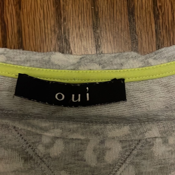 Holt Renfrew Print Grey/cream sweatshirt with Neon stitching - Picture 2 of 5